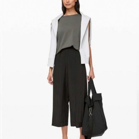 Lululemon Wanderer Culotte Size 6 in Blk - Picture 5 of 8